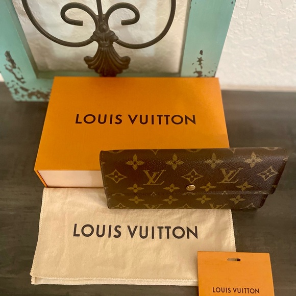 Louis Vuitton International Wallet - Picture 3 of 15